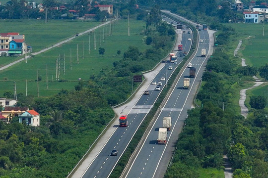 Chuyên gia giao thông: Xác định chính xác khoảng cách tương ứng với tốc độ không đơn giản