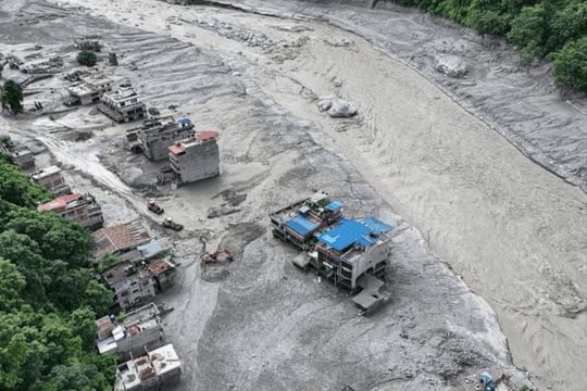 Láng giềng Việt Nam sợ vỡ hồ chứa 2,5 triệu m³ nước, tương đương 1.000 bể bơi Olympic sau trận lũ quét thảm khốc