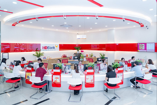Gửi 300 triệu tiết kiệm tại HDBank, sau 1 năm nhận về bao nhiêu?