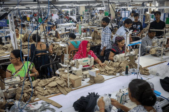 Siêu cường châu Á tăng trưởng GDP vượt mọi dự báo