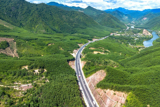 Tuyến cao tốc trọng điểm hơn 3.200 tỷ đồng do liên danh Vinaconex triển khai chính thức được khai thác
