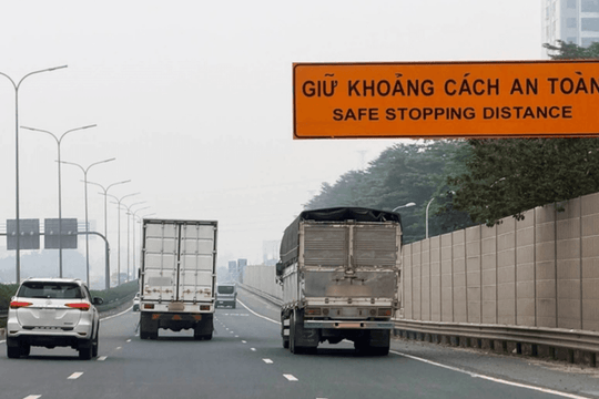 Phó Thủ tướng yêu cầu ‘đánh giá kỹ’ quy định giữ khoảng cách trên cao tốc