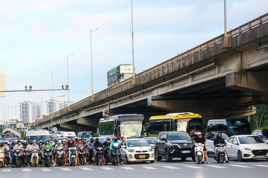 Hạn chế xe tải trọng lớn qua 2 nút giao cửa ngõ Hà Nội