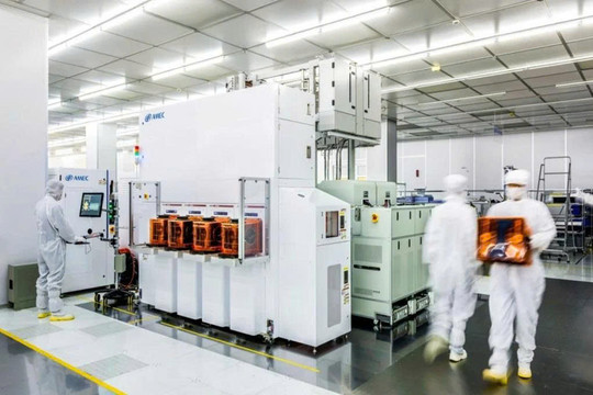 Trung Quốc tăng tốc cuộc đua tự chủ bán dẫn, tung 6 máy làm chip chỉ trong 1 ngày