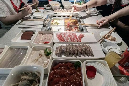 Người Việt đã chi bao nhiêu tiền cho ‘vua lẩu’ Trung Quốc?