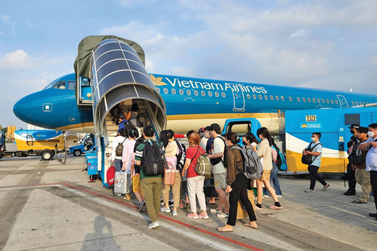 Hàng không Việt Nam đón 1,2 triệu khách, riêng ngày cao điểm tăng vọt 21%