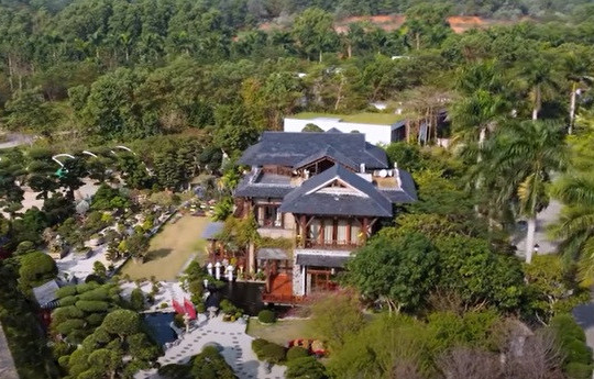 Lãnh đạo FPT sở hữu biệt thự bên hồ: Quy mô 3.000m2, khu vườn rộng lớn trồng cây quý tuổi đời đến 700 năm