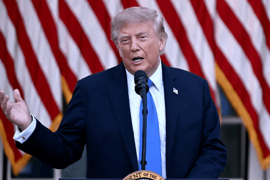 Ông Trump ra 'tối hậu thư': Fed phải hạ lãi suất nếu không Mỹ sẽ ngừng giao thương với những quốc gia này