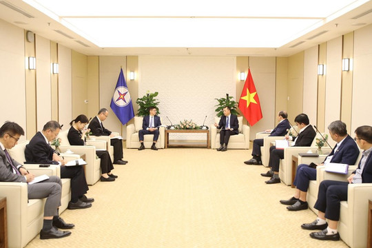 Ngân hàng Trung Quốc muốn cho Việt Nam vay 6,5 tỷ USD làm đường sắt bằng nhân dân tệ vừa tìm kiếm thêm cơ hội với EVN