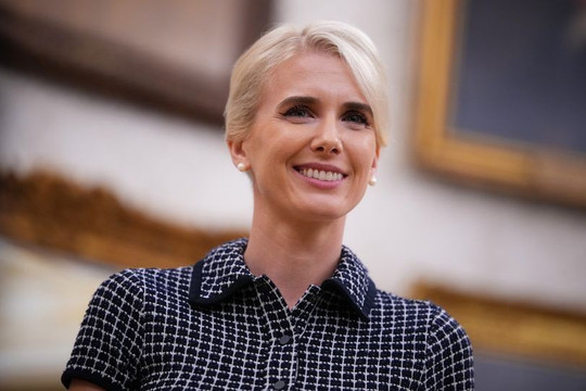 Tổng thống Mỹ Trump gây xôn xao vì tặng số tiền 'khủng' cho trợ lý thân cận