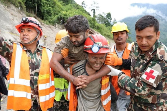 Nhân chứng kể lại 9 ngày sinh tồn trong hầm thuỷ điện sau trận lũ quét thảm khốc ở Nepal