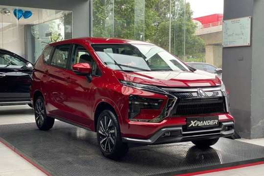 Mitsubishi Xpander 'sập giá' ngang Honda City: Vì sao xe 7 chỗ phải bán rẻ như sedan hạng B?