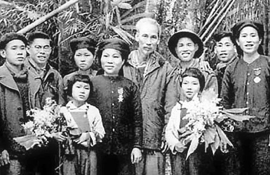 Nữ Anh hùng Lực lượng vũ trang nhân dân đầu tiên của Việt Nam, nhận danh hiệu khi mới 22 tuổi