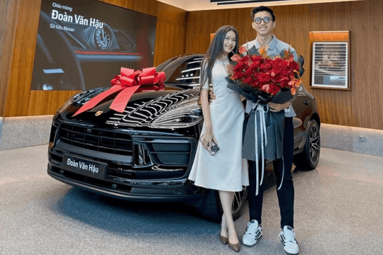 Mức lương 'kỷ lục' của Đoàn Văn Hậu