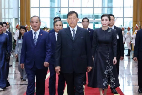Nhà vua Thái Lan và Hoàng hậu bắt đầu thăm Việt Nam