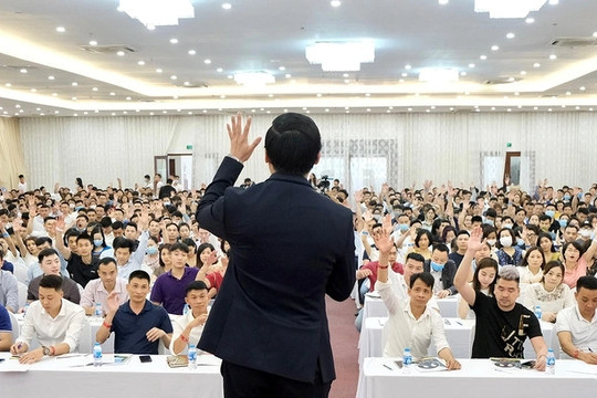 Dừng bán khóa học, công ty dạy làm giàu mất 90% doanh thu, đầu tư chứng khoán cũng thua lỗ