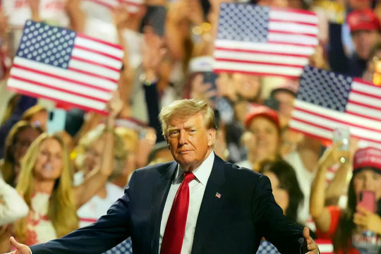 Tổng thống Trump gặp khó với lời hứa tặng 5.000 USD cho người Mỹ