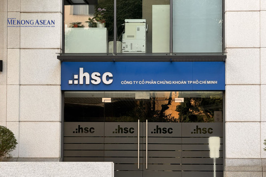 HCM: Hai lãnh đạo mua 3,2 triệu cổ phiếu giá 10.000 đồng/cp