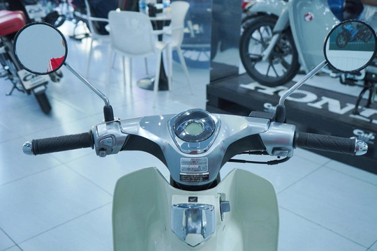 Sau 10 ngày về Việt Nam Honda: Super Cub 2026 'cháy hàng', xe tư nhân hét giá hơn 120 triệu đồng