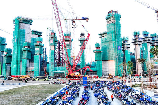 Sân vận động 135.000 chỗ lớn nhất thế giới của Vingroup sắp hoàn thành công đoạn quan trọng, loạt siêu trụ cao 25 tầng gấp rút dựng lên