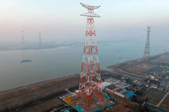 Phát hiện Trung Quốc vận chuyển 13.000 tấn thép, âm thầm xây 2 cột điện cao hơn cả tòa Landmark 72 của Việt Nam, đảm nhận nhiệm vụ quan trọng liên quan đến 8 triệu người