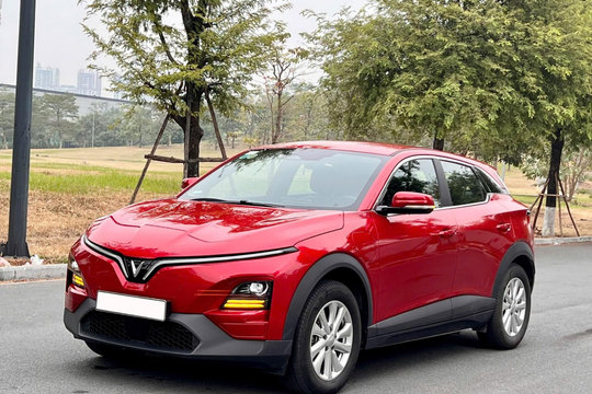 Để xe dưới thời tiết 43 độ C ngoài công trường, chủ xe VinFast VF 6 là kỹ sư xây dựng lần đầu nói thật về điều hoà và thái độ khi mới bước lên xe