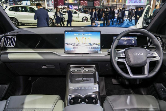 Mẫu CUV cỡ C chạy 110 km không tốn một giọt xăng về Việt Nam trong tháng 10: Giá dự kiến 'mềm như bún'