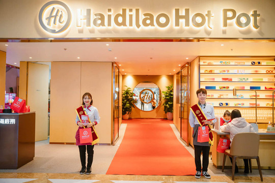 Haidilao thông báo khẩn: Từ nay, khách hàng đi ăn lẩu sẽ không được làm điều quen thuộc này