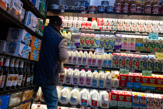 Lạm phát Mỹ bất ngờ hạ nhiệt, Fed có thêm lý do trì hoãn tăng lãi suất