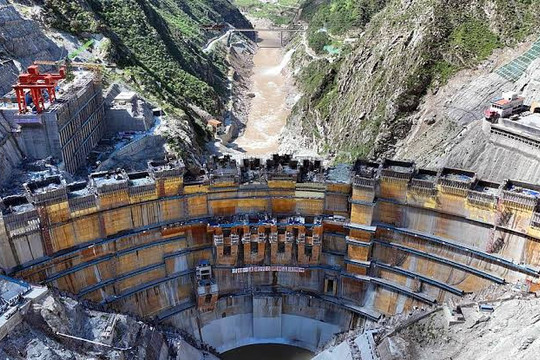 Di dời hơn 600 người, thu hồi 1.242 ha đất để xây dựng siêu đập thuỷ điện mới, vốn đầu tư 129.000 tỷ đồng