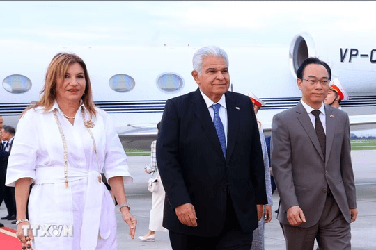 Tổng thống Panama và Phu nhân đến Hà Nội, bắt đầu thăm chính thức Việt Nam