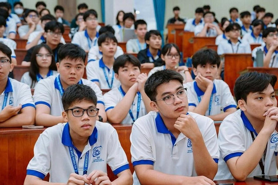 Mỗi sinh viên xếp loại khá được nhận 3.795.000 đồng, điều kiện nhận và đối tượng sẽ phải hoàn trả kinh phí?