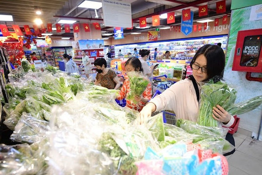 Lạm phát 'chạm trần' 4,5%, dư địa nào cho những tháng cuối năm?