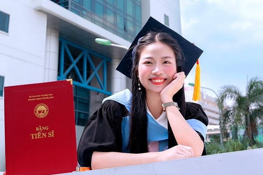 Cô gái quê Hưng Yên 21 tuổi tốt nghiệp Đại học Kinh tế Quốc dân, được đặc cách học thẳng lên Tiến sĩ, hiện đã tốt nghiệp và đang công tác tại đâu?
