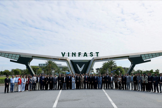 VinFast tiến công thị trường xe máy lớn nhất thế giới, ký thỏa thuận phủ sóng tại 34 thành phố