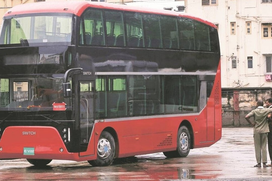 Hơn 13.000 thí sinh 'giành' suất 364 vị trí nhân viên soát vé xe buýt: Yêu cầu trình độ tối thiểu lớp 10, Tiến sĩ đọc đề và nói thẳng một câu
