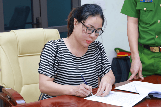 Thi hành lệnh bắt, khám xét nhà riêng của nguyên kế toán Ban quản lý dự án Đặng Thị Lý, sinh năm 1981