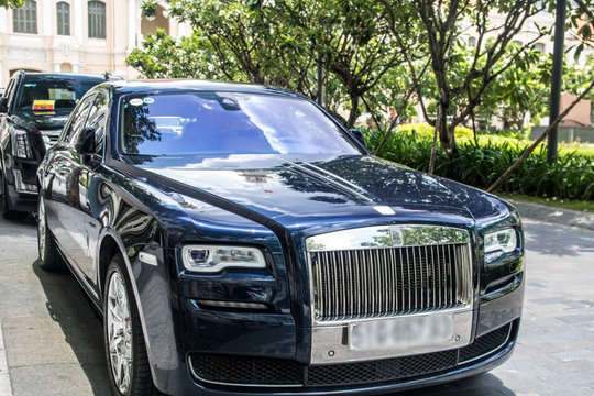 Ngân hàng rao bán Rolls-Royce Ghost gần 11 tỷ đồng, loạt ô tô giá hơn 100 triệu cũng lên sàn
