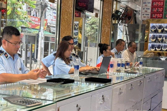 Kiểm tra công ty kinh doanh trang sức phát hiện nhiều hàng nhái
