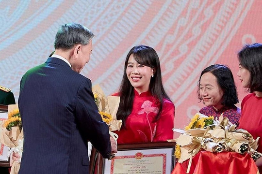 Nữ BTV nổi tiếng VTV có 20 năm gắn bó với nhà đài: Từng đỗ thủ khoa đại học, là con gái của Đại tá, Anh hùng Lực lượng vũ trang Nhân dân