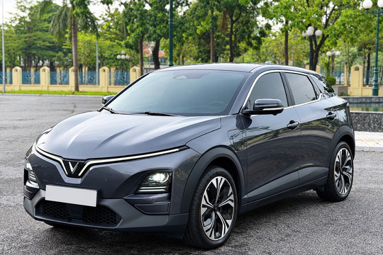 Chạy 100.000km chủ xe VinFast VF 6 Plus lên sàn xe cũ, chủ xe nói thẳng giá bán, tận mắt xem tình trạng nội thất