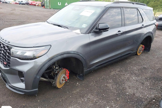 Ford phát triển công nghệ ô tô biết nhận diện hành vi đáng ngờ và tự đổi chỗ đỗ để thoát cảnh mất trộm phụ tùng xe