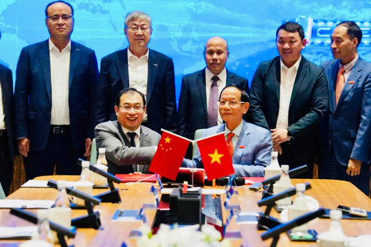 Sau nhà máy sản xuất ô tô, đại gia Vũ Văn Tiền 'bắt tay' với đối tác Trung Quốc, ôm tham vọng làm chip bán dẫn, robot...
