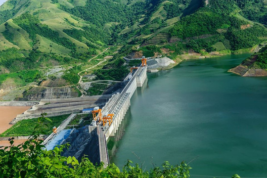 Gần 20 năm trước, Việt Nam thực hiện cuộc 'đại di dân' lịch sử: Hơn 20.000 hộ, 96.000 nhân khẩu di dời nhường chỗ cho công trình 60.200 tỷ đồng lớn nhất Đông Nam Á