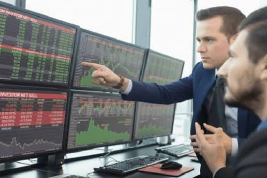 Khối ngoại bán ròng kỷ lục tháng 10: Xả 100 triệu cổ phiếu PNJ, 131 triệu cổ phiếu một ngân hàng