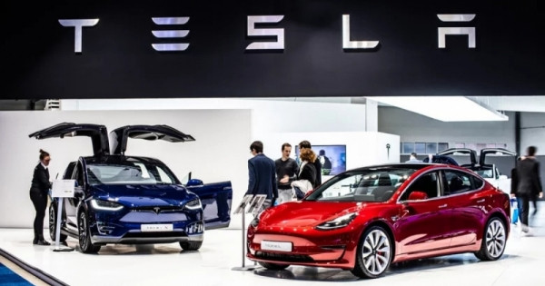 Những chức năng tạo sự thành công xuất sắc của xe cộ năng lượng điện Tesla nhưng mà VinFast hoàn toàn có thể học tập  hỏi