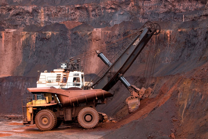 Giá quặng sắt tăng vọt 13%