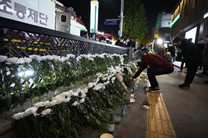 Tại sao đa số nạn nhân trong thảm họa giẫm đạp tại Hàn Quốc là nữ?