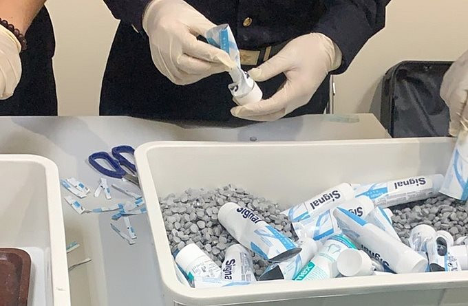 Vụ bắt 4 tiếp viên Vietnam Airlines: Ma túy được giấu trong các tuýp kem đánh răng