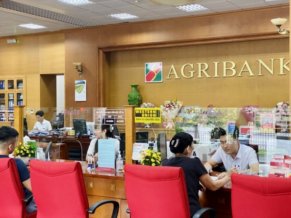 Agribank báo lãi 2022 tăng gấp rưỡi, thu nhập bình quân của nhân viên vượt 30 triệu đồng/tháng